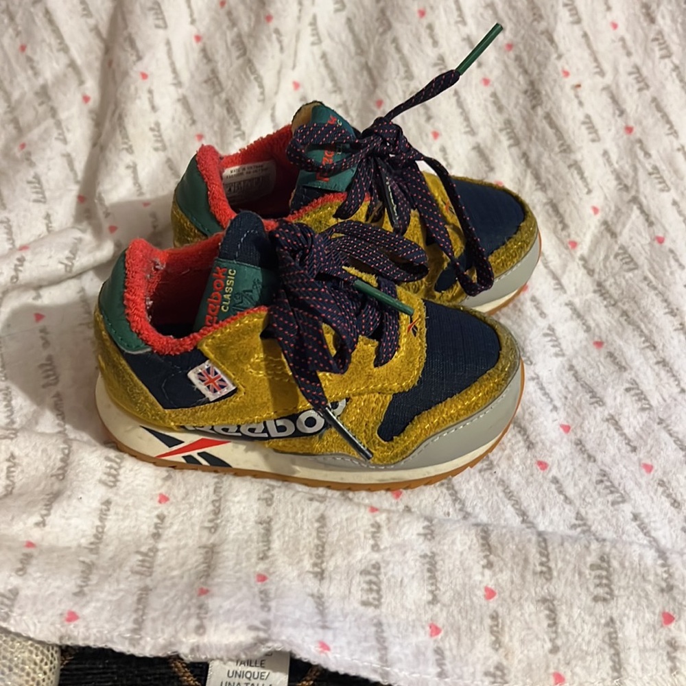 Reebok - Picture 2 of 6